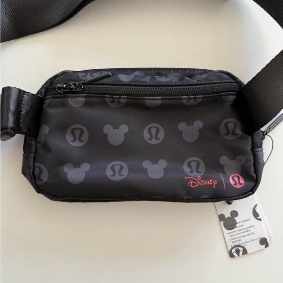 Disney x lululemon Everywhere Belt Bag 1L Mickey and Logo Print - Picture 6 of 8